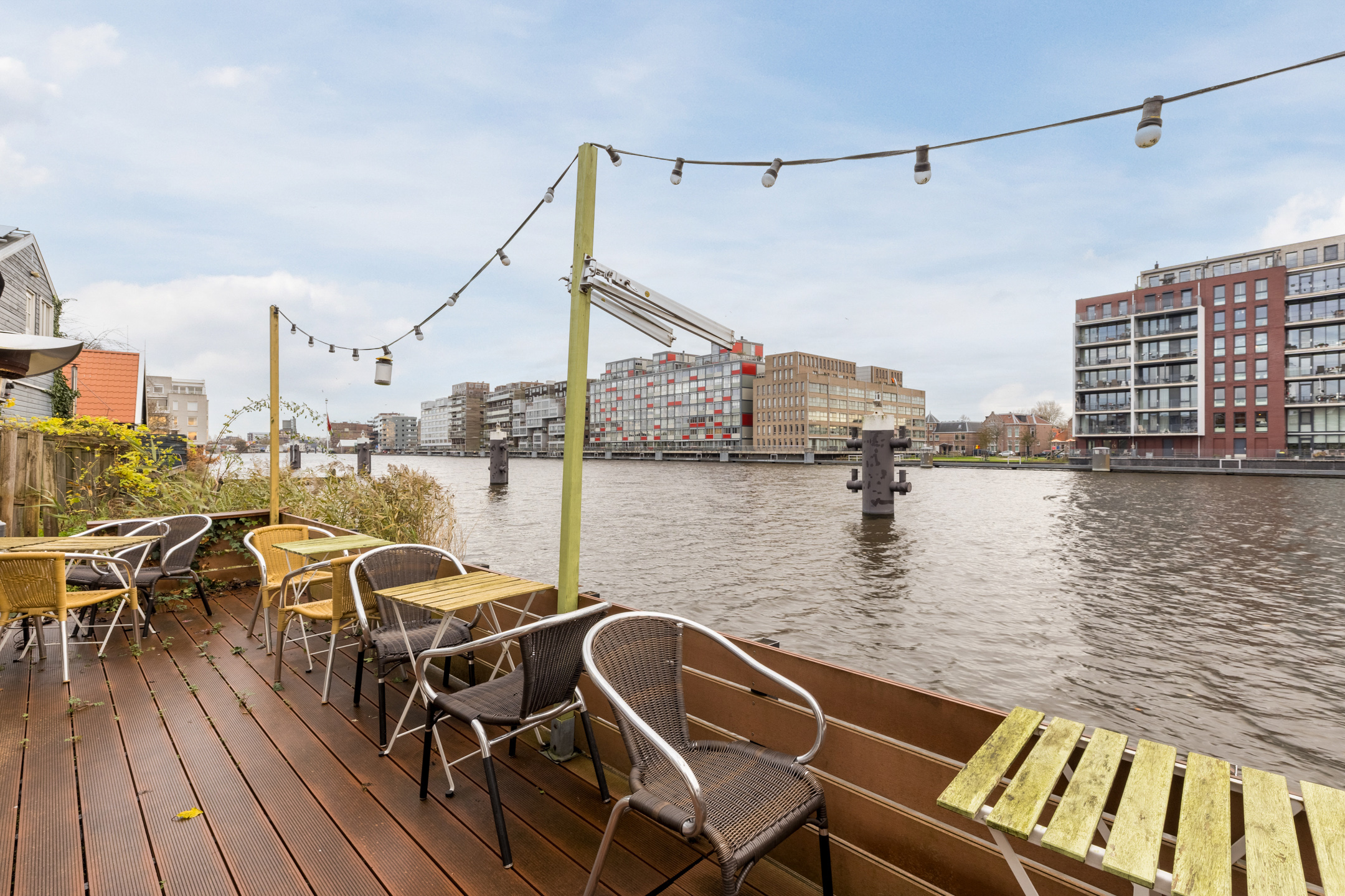 Terras aan het water bij Westzijde 50-52